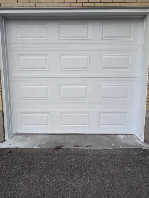 Une nouvelle porte garage à Habitat-Sourds grâce aux donateurs du Gala homard 2025